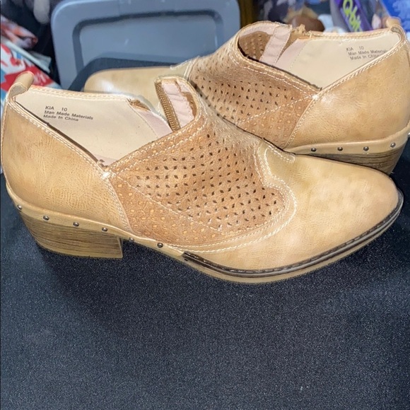 BOUTIQUE BY CORKYS WO SIZE 10 ANKLE BOOTS INSIDE ZIPPER GOOD CLEAN CONDIRION - Picture 1 of 10